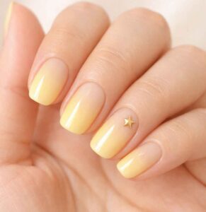 イエローは「循環」と相性が良い色として語られます。財布の紐が硬すぎて停滞している人にも、逆に出ていきすぎる人にも、巡りの調整という意味で使いやすいカラーです。